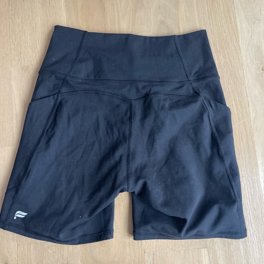 Fabletics biker shorts - Picture 2 of 3